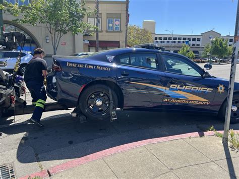 Oakland: Deputy injured, patrol vehicles damaged after traffic stop, pursuit